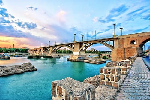 قلعه شاداب، حمام کرناسیون و پل قدیم دزفول